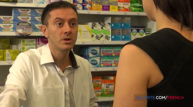 Аптекарь дрючит покупательницу после проверки языком на наличие молочницы