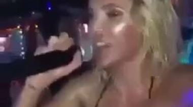 Катя Самбука светит пиздой и сиськами, обливаясь шампанским в ночном клубе
