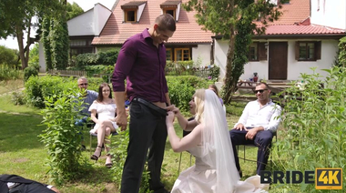 Невеста Вера Ярв развлекает приглашенных на свадьбу трахаясь с хахалем
