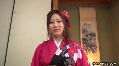 Японская жена в кимоно Юи Шиина порадовала мужа отличным минетом